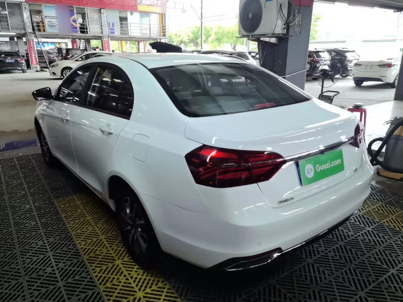 Geely Auto Emgrand 2019 Leading Edition 1.5L CVT Luxury Model China VI Standard — миниатюра 4
