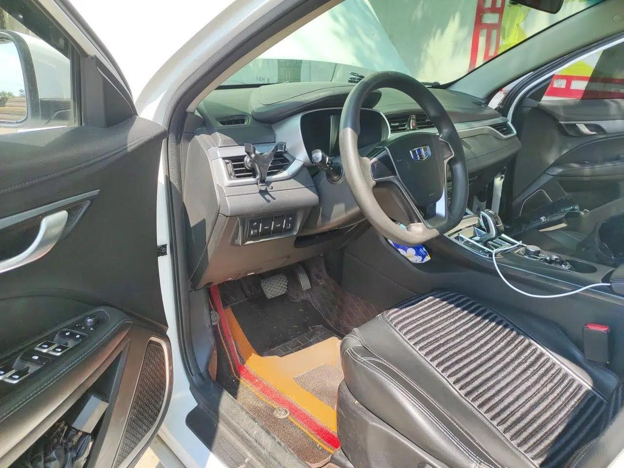 Geely Auto Emgrand New Energy 2018 EV450 Ambition Model — миниатюра 16