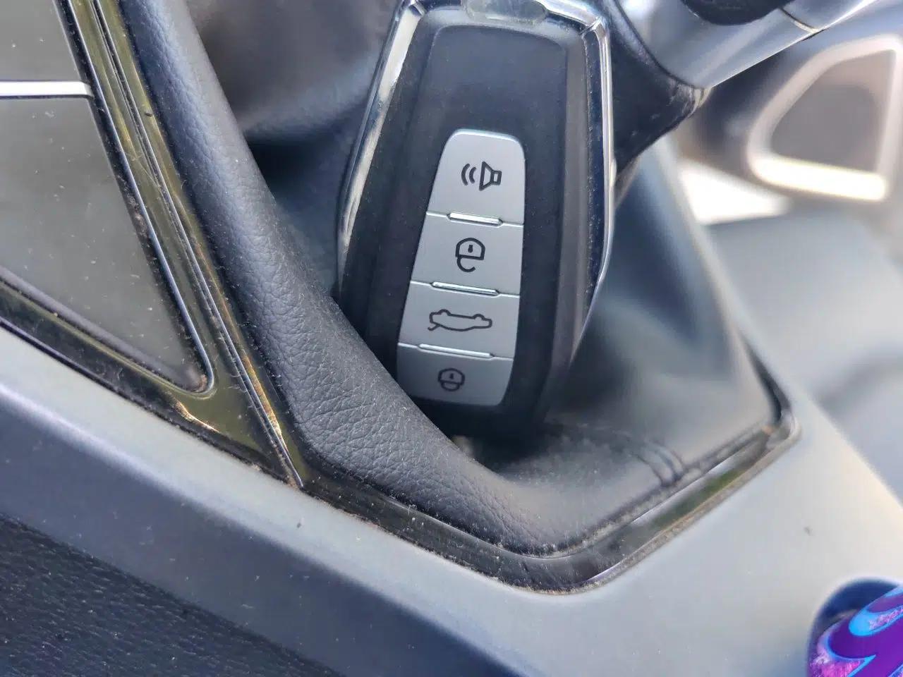 Geely Auto Emgrand 2021 UP 1.5L Manual Luxury Model — миниатюра 17