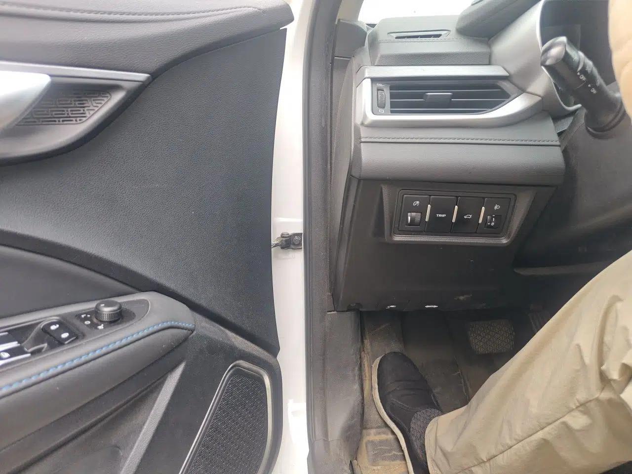 Geely Auto Emgrand New Energy 2018 EV450 Elite Model — миниатюра 16