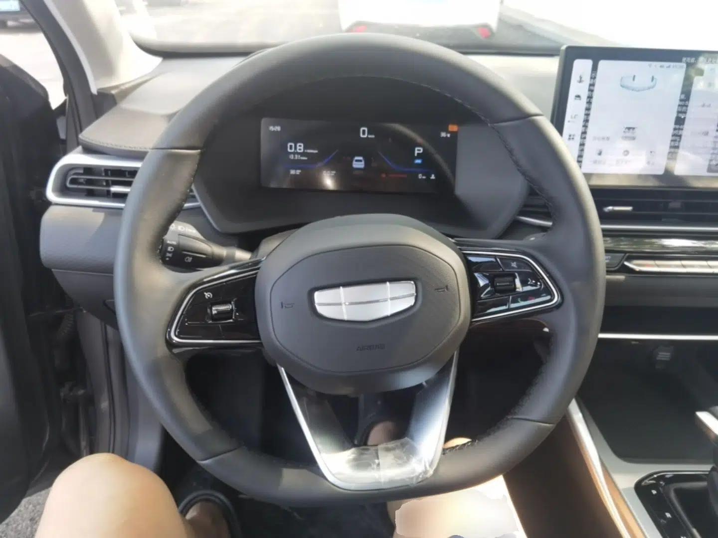 Geely Auto Emgrand 2026 Model 4th Generation 4 Millionth Anniversary Edition 1.5L CVT Overdrive Edition — миниатюра 13