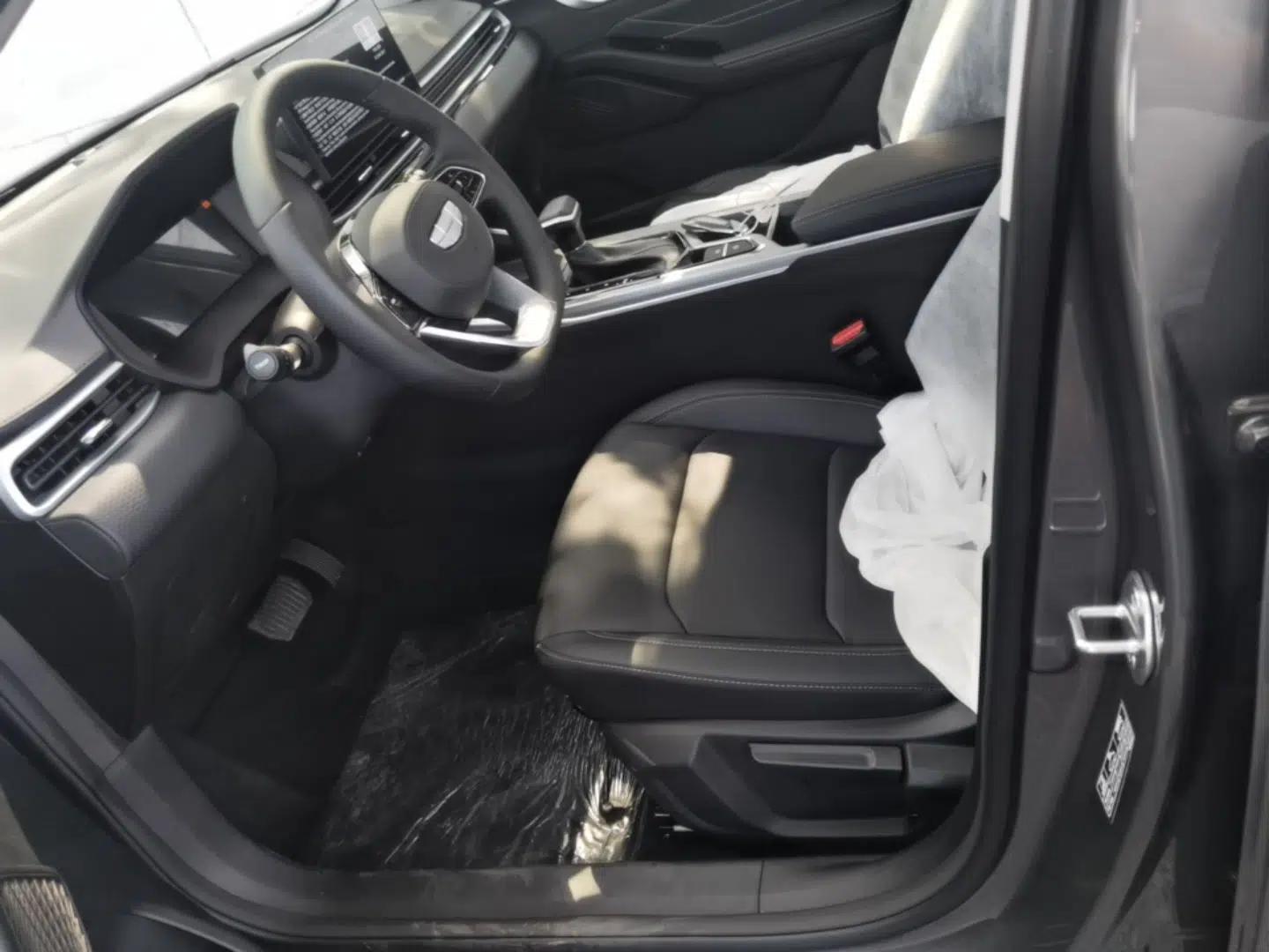 Geely Auto Emgrand 2026 Model 4th Generation 4 Millionth Anniversary Edition 1.5L CVT Overdrive Edition — миниатюра 17