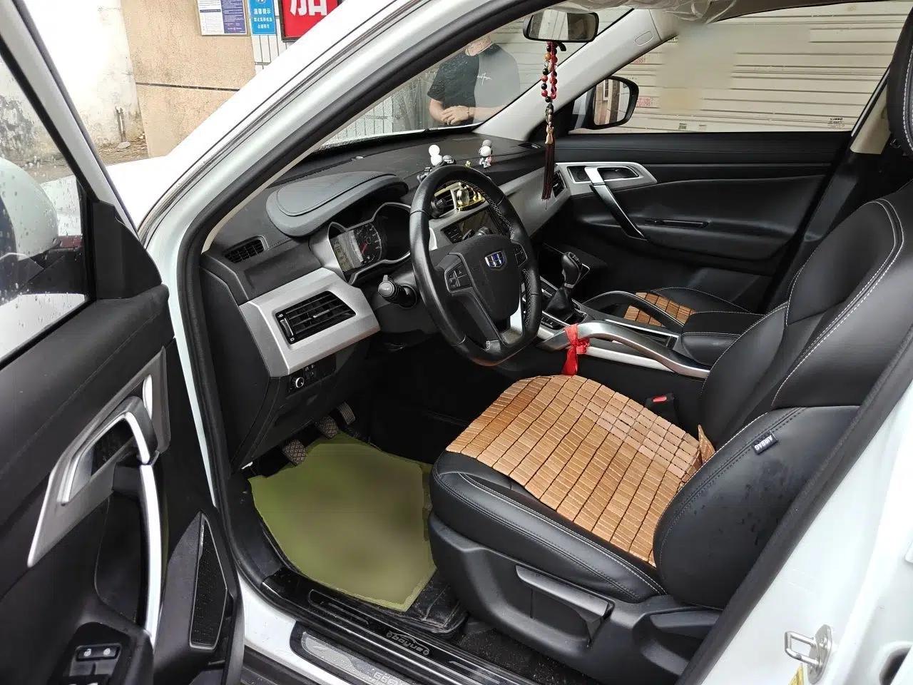 Geely Auto Emgrand X7 Sport 2016 2.0L Manual ZhiShang Version — миниатюра 12