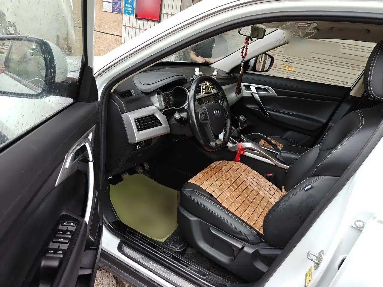 Geely Auto Emgrand X7 Sport 2016 2.0L Manual ZhiShang Version — миниатюра 13