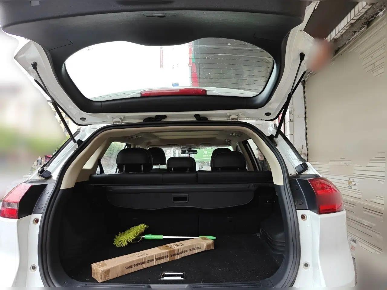 Geely Auto Emgrand X7 Sport 2016 2.0L Manual ZhiShang Version — миниатюра 16