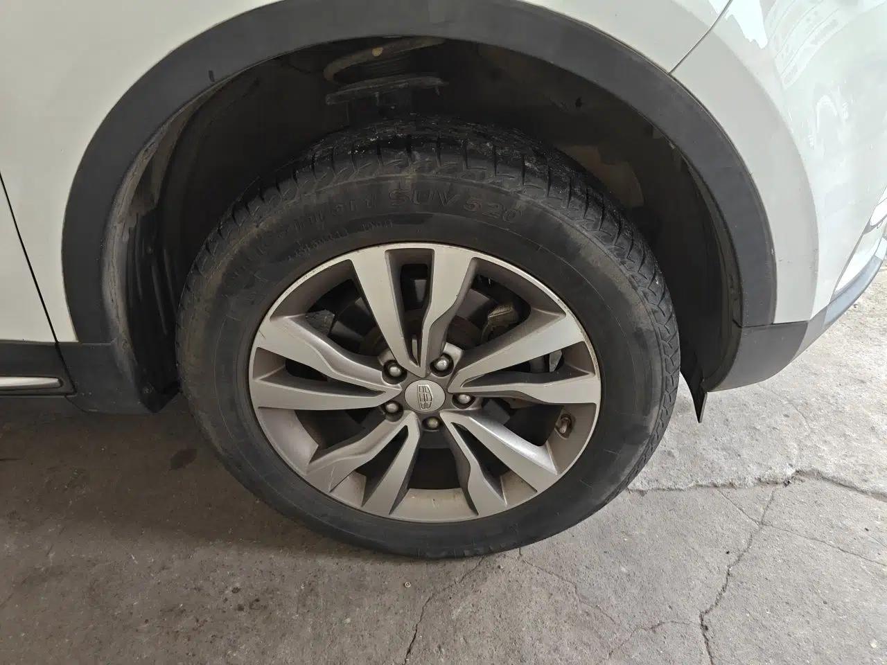 Geely Auto Emgrand X7 Sport 2016 2.0L Manual ZhiShang Version — миниатюра 5