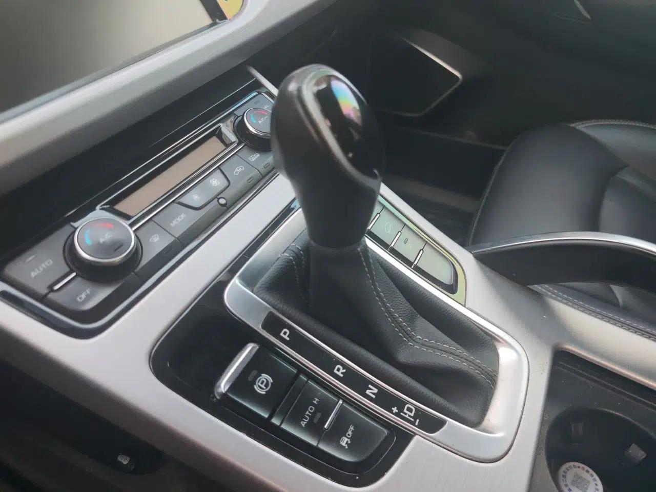 Geely Auto Emgrand X7 Sport 2016 1.8TD Automatic Smart Connectivity Version — миниатюра 11