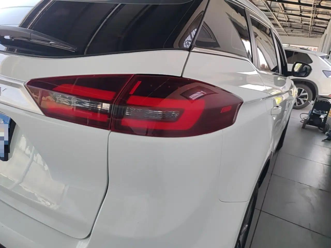 Geely Auto Emgrand X7 Sport 2021 Million Edition 1.8TD DCT Two-Wheel Drive Luxury Model — миниатюра 9