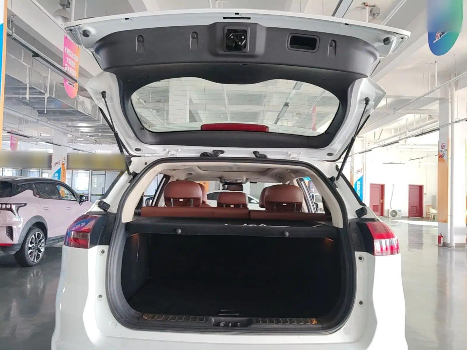 Geely Auto Emgrand X7 Sport 2018 1.8TD Automatic All-Wheel-Drive ZhiZun Model with 4G Connectivity — миниатюра 27