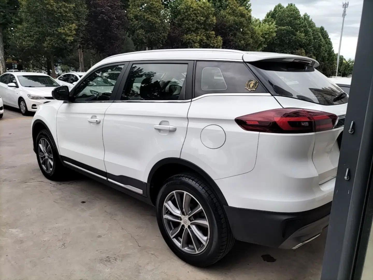 Geely Auto Emgrand X7 Sport 2018 1.8TD Automatic Two-Wheel Drive Smart Connect 4G Internet Edition — миниатюра 4