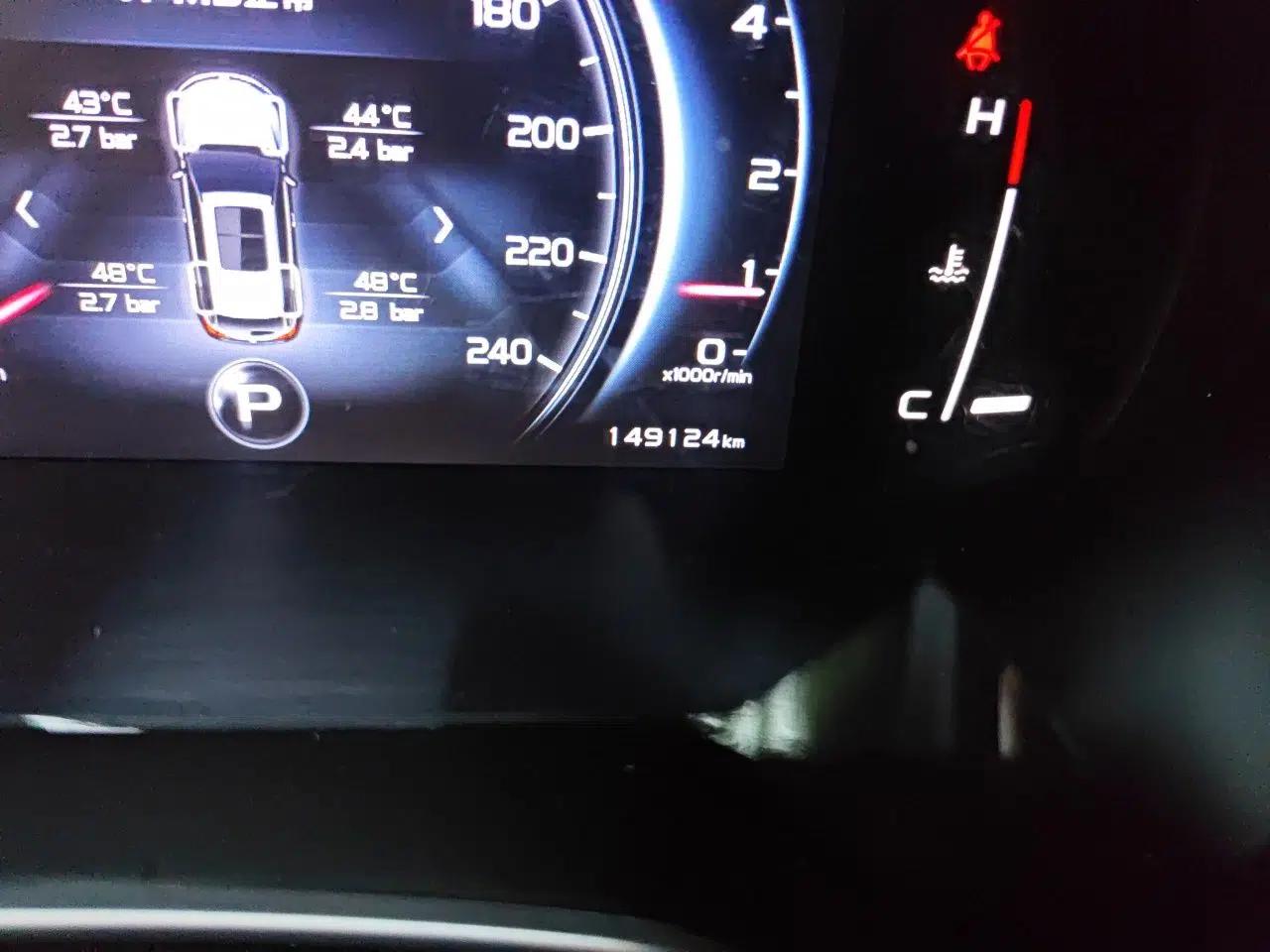 Geely Auto Emgrand X7 Sport 2018 1.8TD Automatic Two-Wheel Drive ZhiZun Model with 4G Connectivity — миниатюра 12