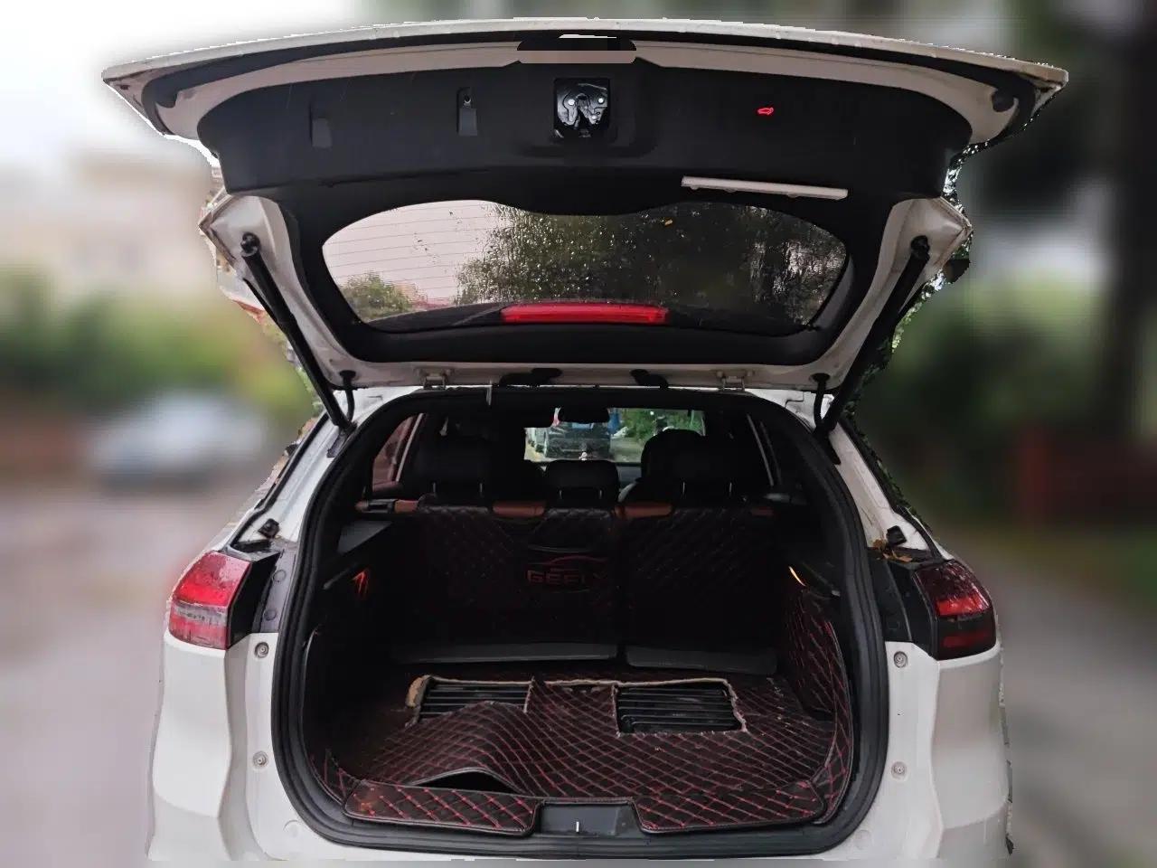 Geely Auto Emgrand X7 Sport 2018 1.8TD Automatic Two-Wheel Drive ZhiZun Model with 4G Connectivity — миниатюра 19