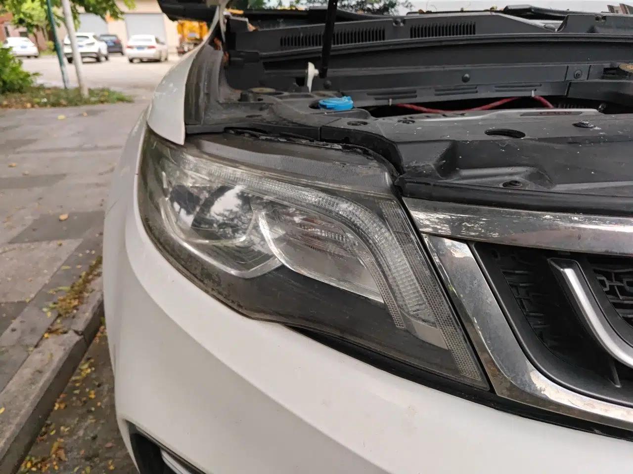 Geely Auto Emgrand X7 Sport 2018 1.8TD Automatic Two-Wheel Drive ZhiZun Model with 4G Connectivity — миниатюра 7
