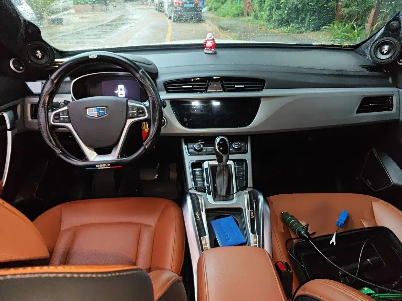 Geely Auto Emgrand X7 Sport 2018 1.8TD Automatic Two-Wheel Drive ZhiZun Model with 4G Connectivity — миниатюра 9
