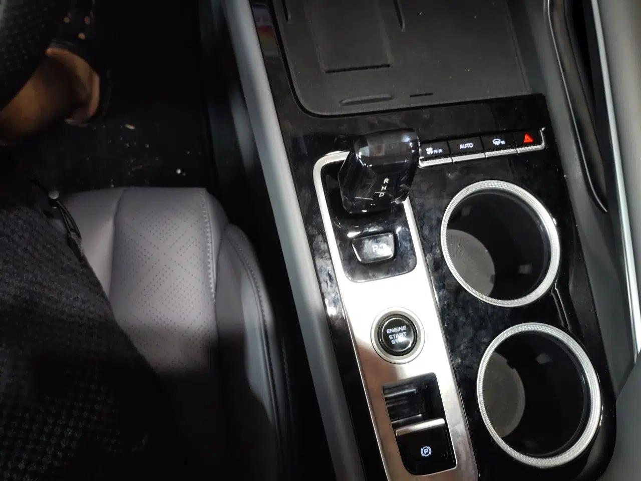 Geely Auto Emgrand X7 Sport 2026 Model 1.5TD Wonderful — миниатюра 14
