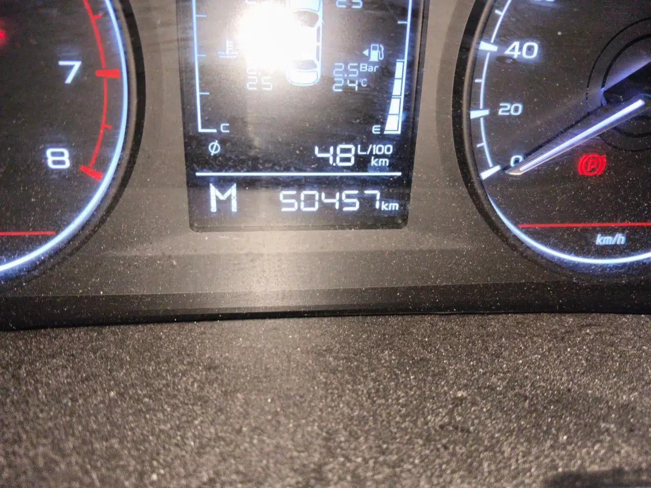 Geely Auto Coolray 2021 1.4T Manual Gold Edition — миниатюра 11