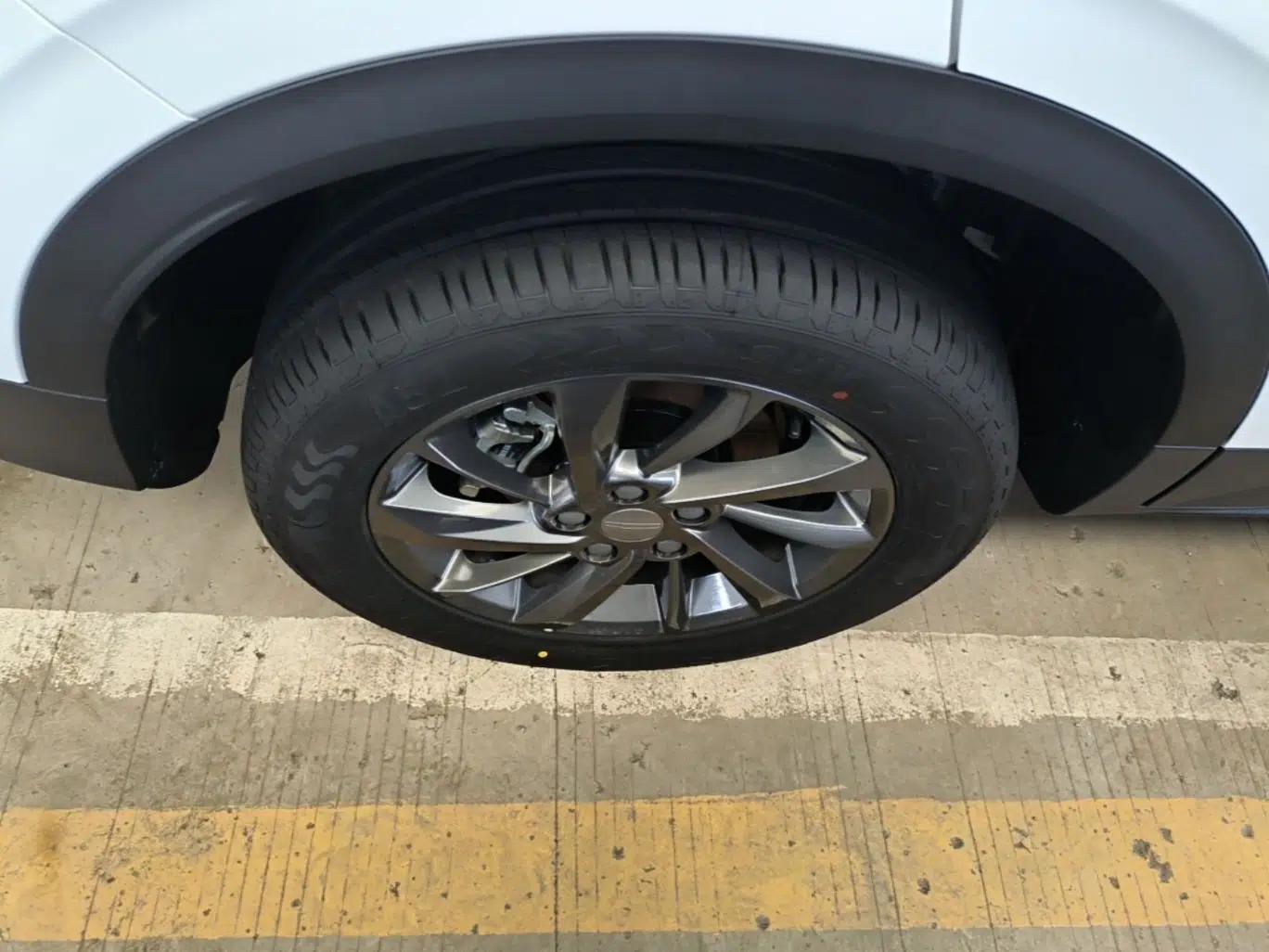 Geely Auto Coolray 2025 1.5L CVT Super Edition — миниатюра 11