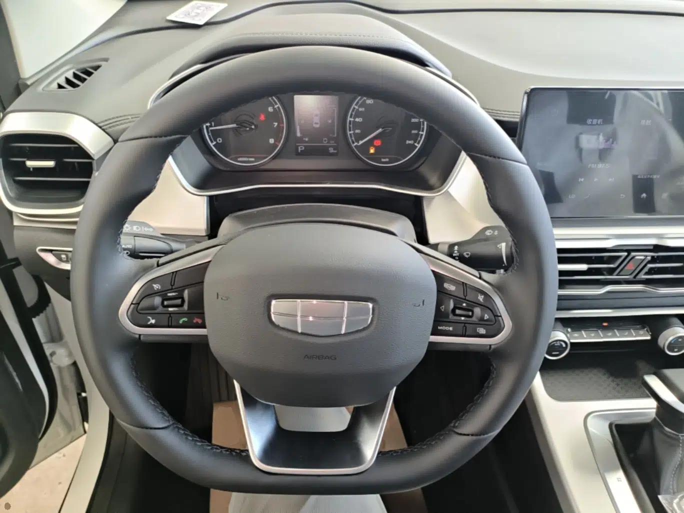 Geely Auto Coolray 2025 1.5L CVT Super Edition — миниатюра 13
