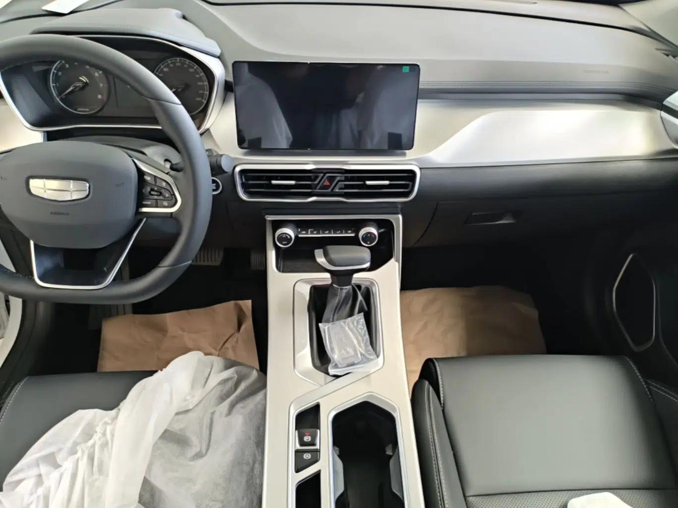 Geely Auto Coolray 2025 1.5L CVT Super Edition — миниатюра 15