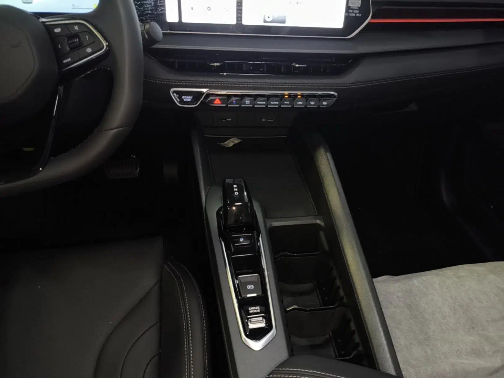 Geely Auto Binray 2024 Binrui COOL 1.5T DCT Longteng Edition — миниатюра 16