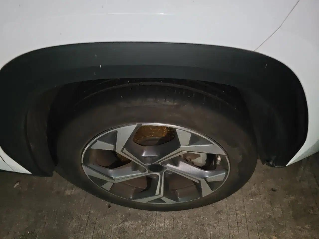 Geely Auto FX11 2023 1.5TD DCT Prestige Edition — миниатюра 8