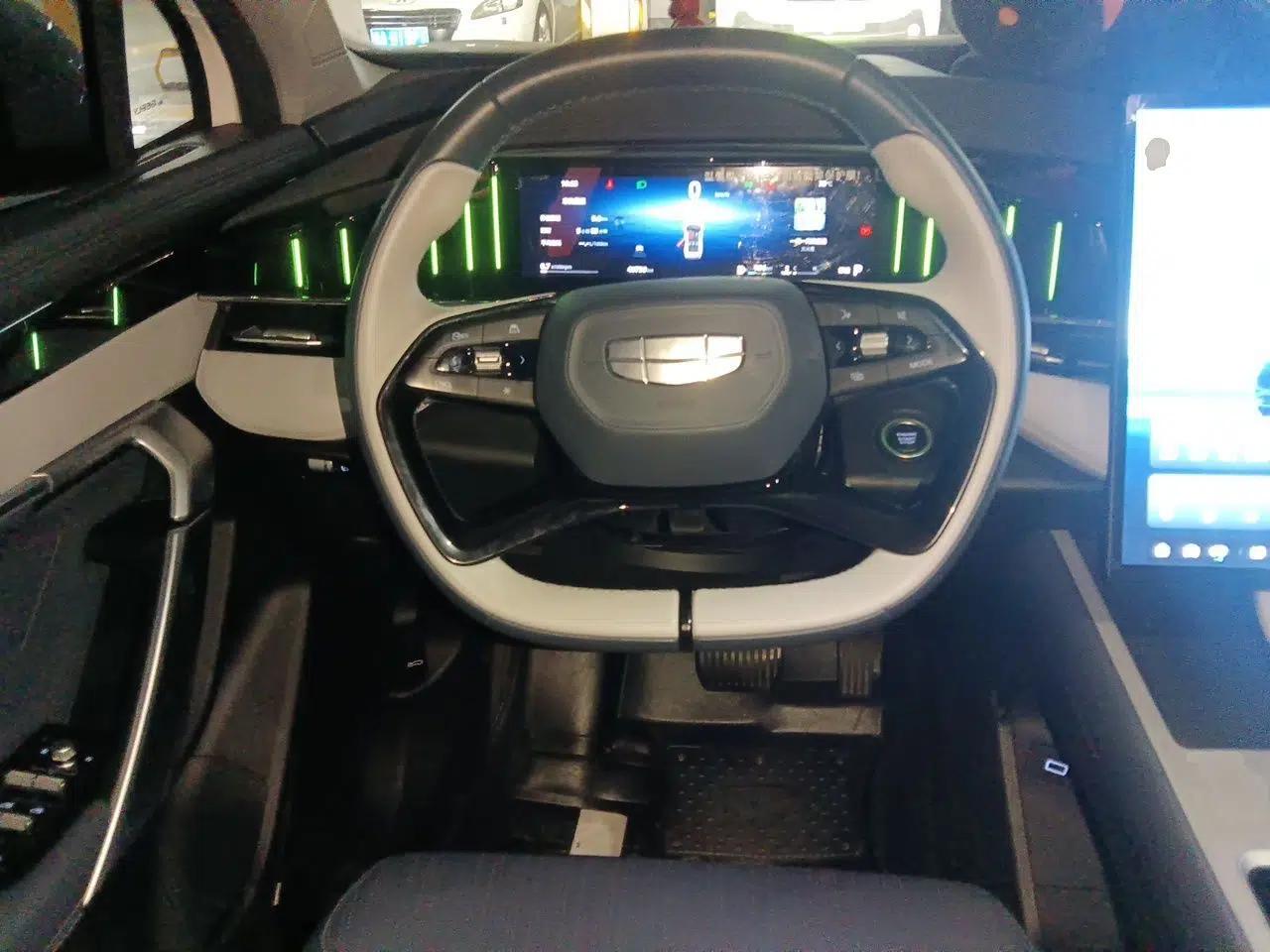 Geely Auto FX11 2024 1.5TD DCT Prestige Edition — миниатюра 10