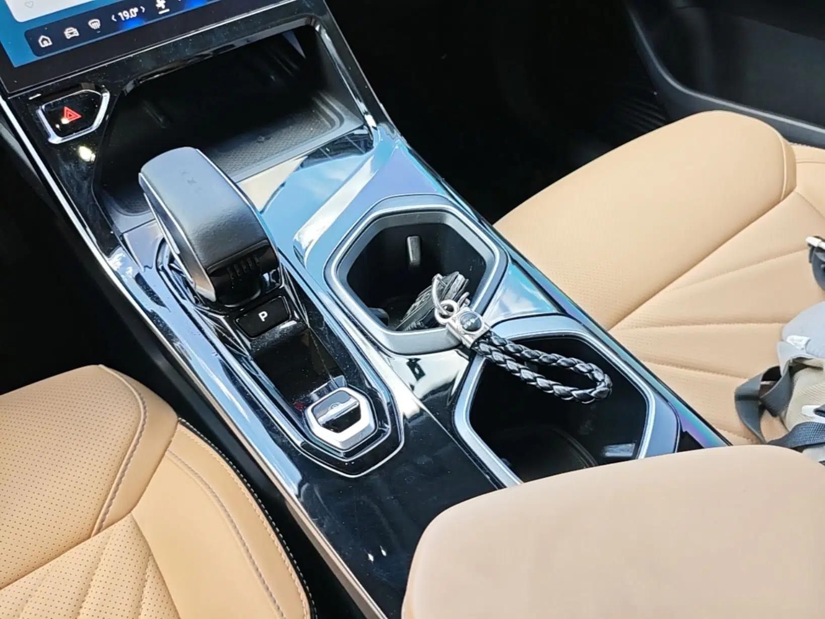 Geely Auto FX11 2023 1.5TD DCT Prestige Edition — миниатюра 16