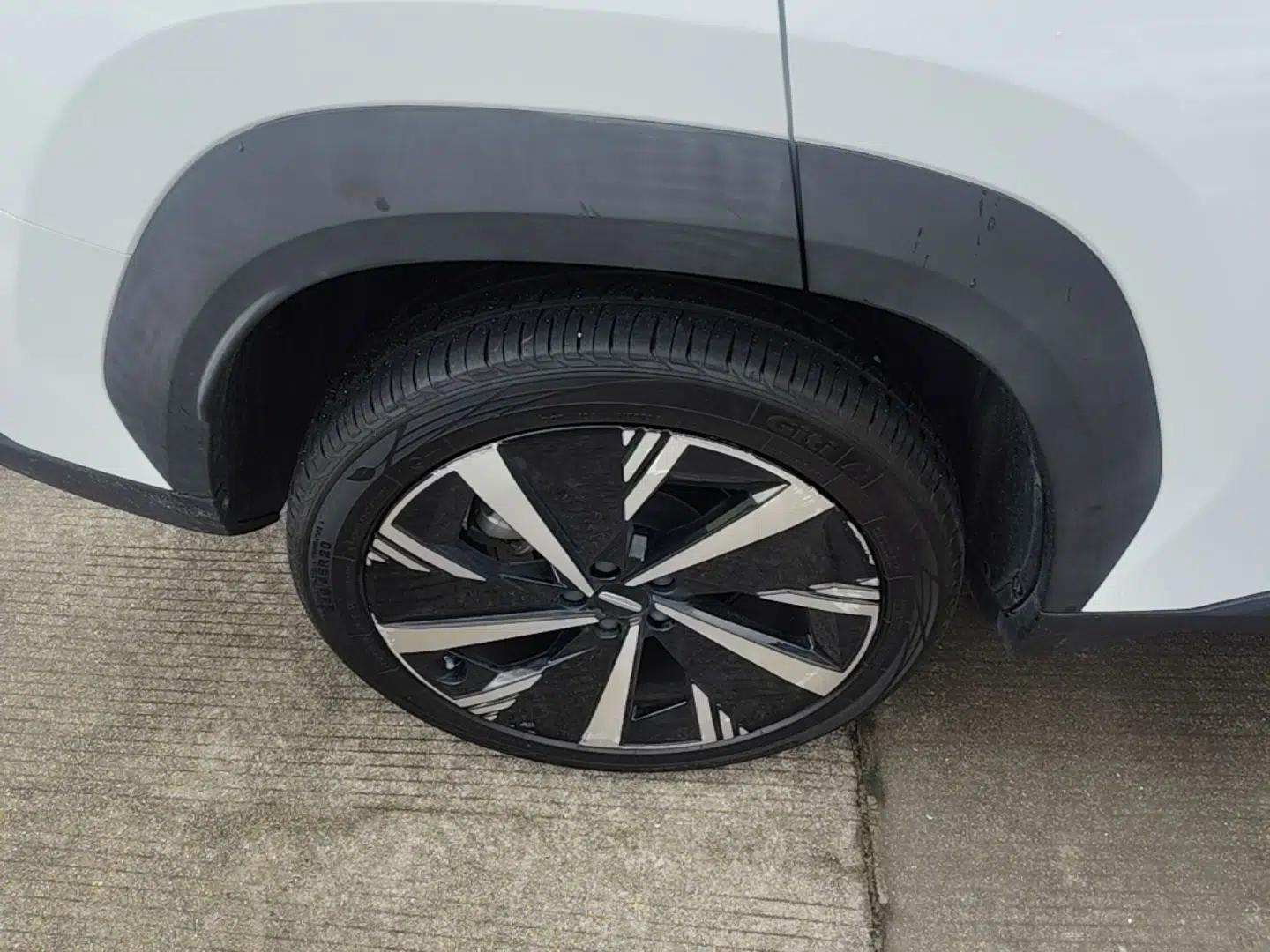 Geely Auto FX11 2023 1.5TD DCT Prestige Edition — миниатюра 11
