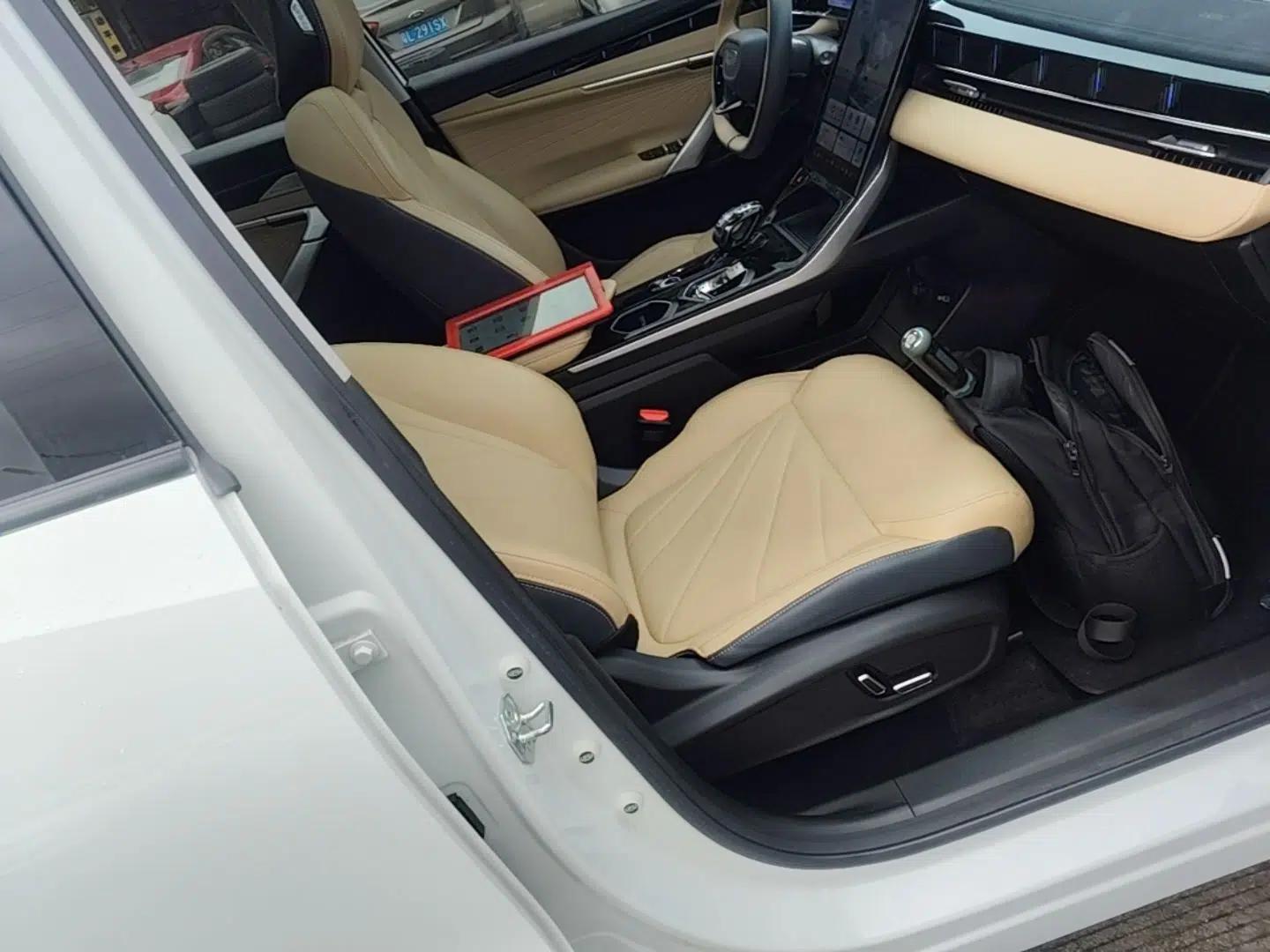 Geely Auto FX11 2023 1.5TD DCT Prestige Edition — миниатюра 19