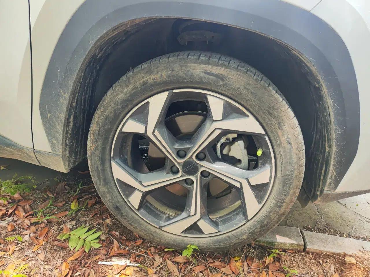Geely Auto FX11 2023 1.5TD DCT Prestige Edition — миниатюра 8
