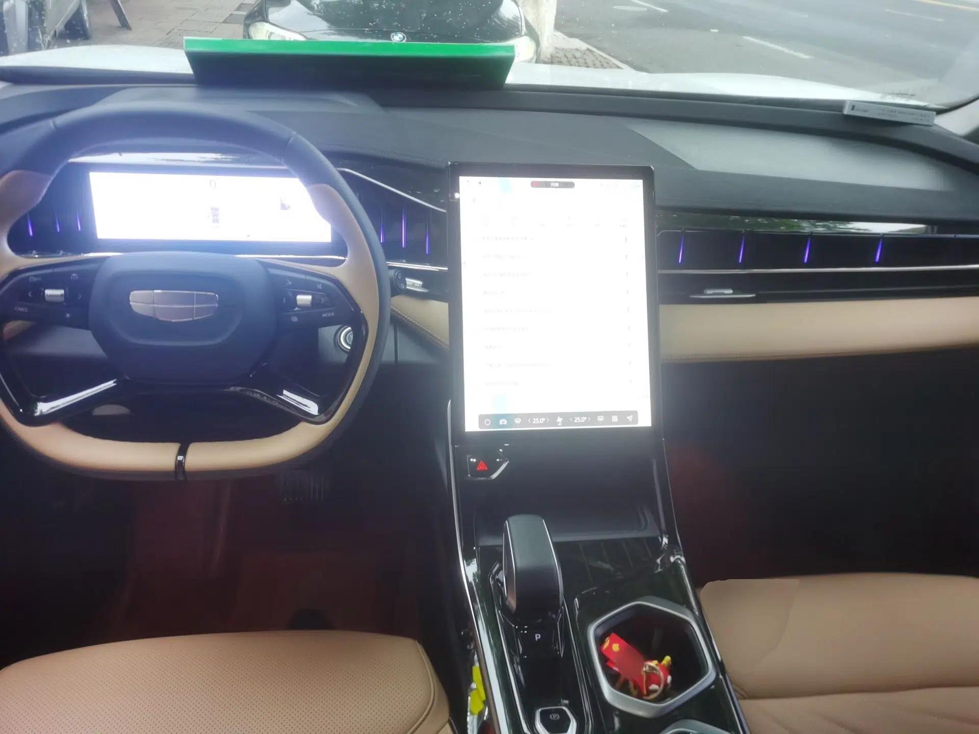 Geely Auto FX11 2023 1.5TD DCT Prestige Edition — миниатюра 9