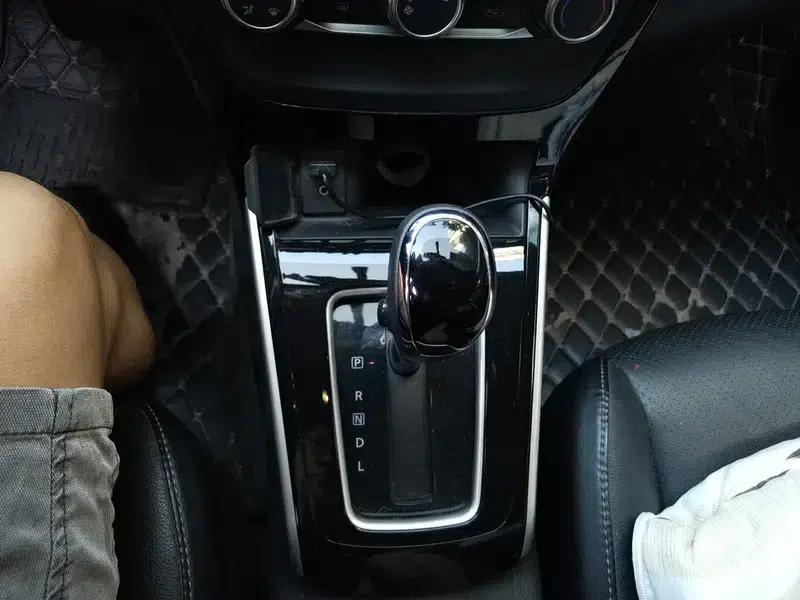 Nissan Sylphy 2018 1.6XV CVT Premium Edition — миниатюра 14