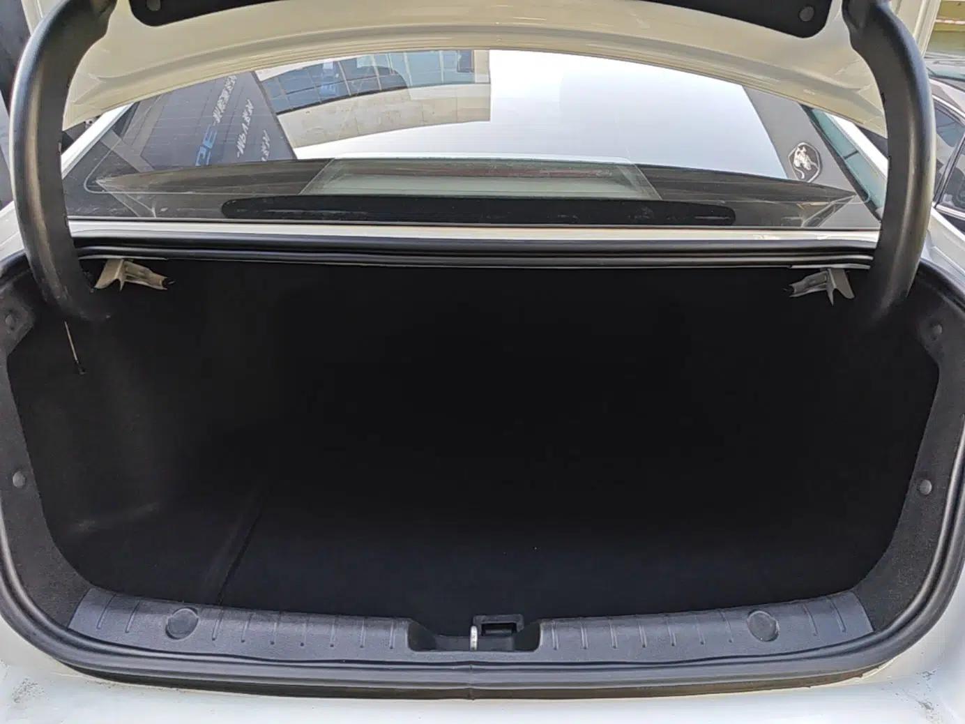 Geely Auto Emgrand GL 2018 1.4T DCT Elite Smart Connectivity Version — миниатюра 27