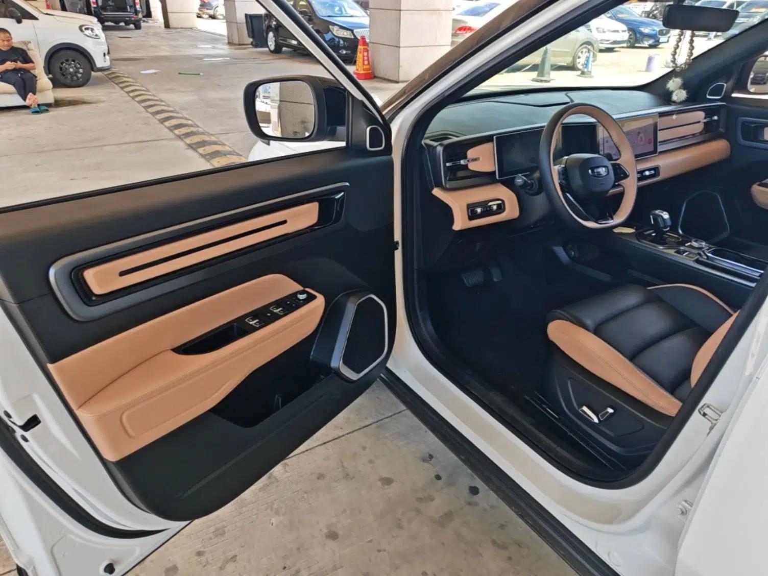Geely Auto icon 2023 1.5TD Chocolate Smoothie Edition — миниатюра 23
