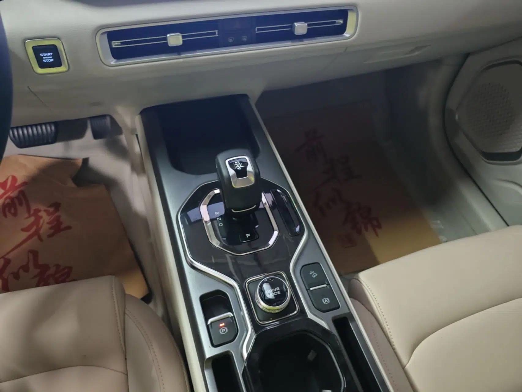 Geely Auto icon 2023 1.5TD Chocolate Smoothie Edition — миниатюра 21