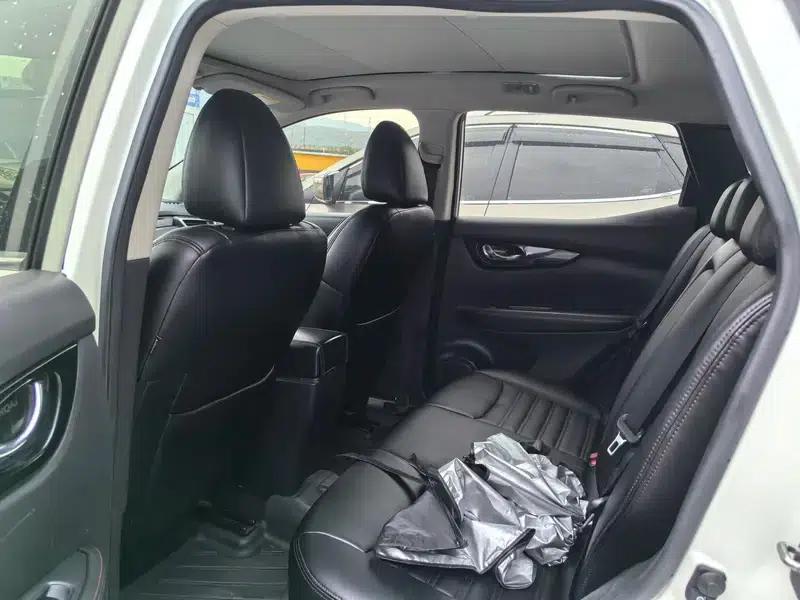 Nissan Qashqai 2016 2.0L CVT Luxury Edition — миниатюра 12