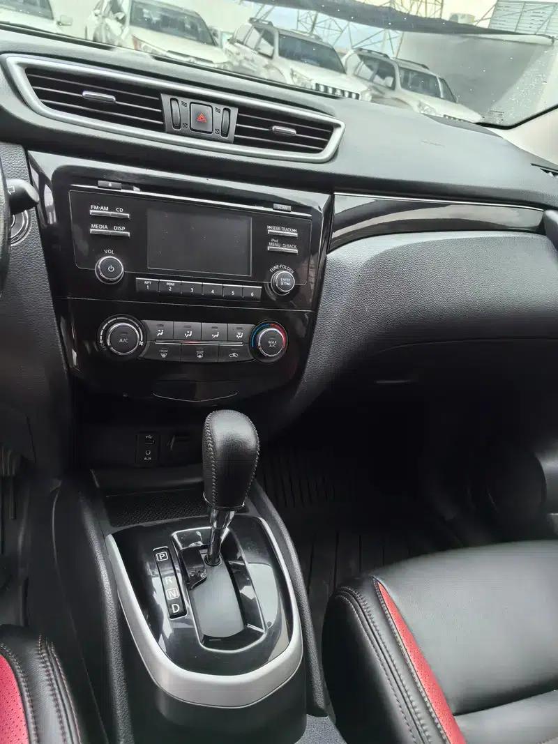 Nissan Qashqai 2016 2.0L CVT Luxury Edition — миниатюра 8
