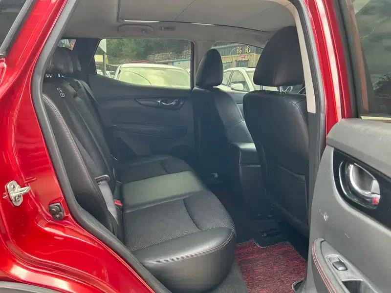Nissan Qashqai 2016 2.0L CVT Luxury Edition — миниатюра 8