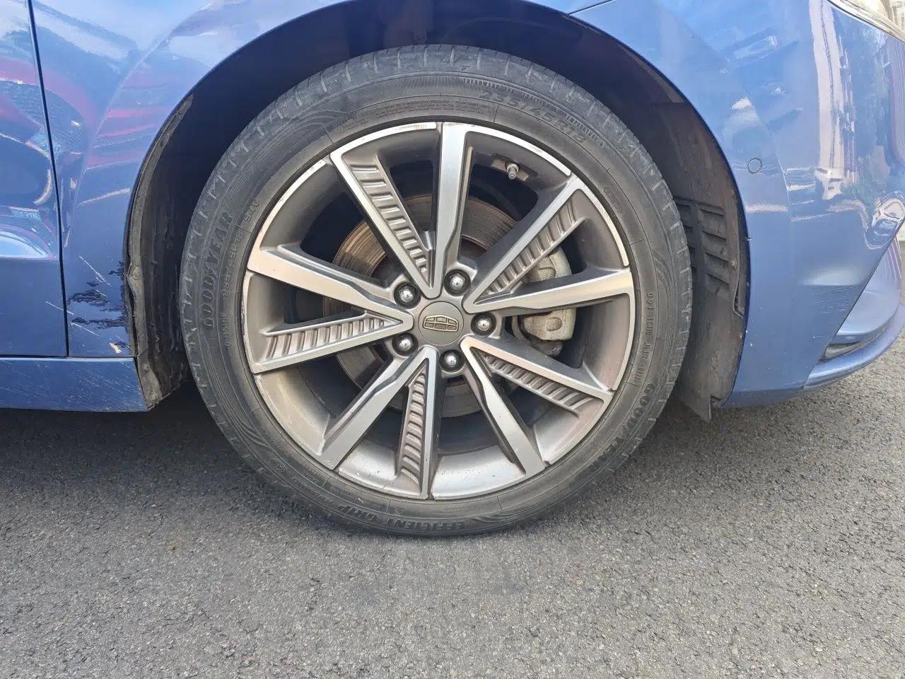 Geely Auto Emgrand GT New Energy 2018 1.5T PHEV Yao Ling Edition — миниатюра 8