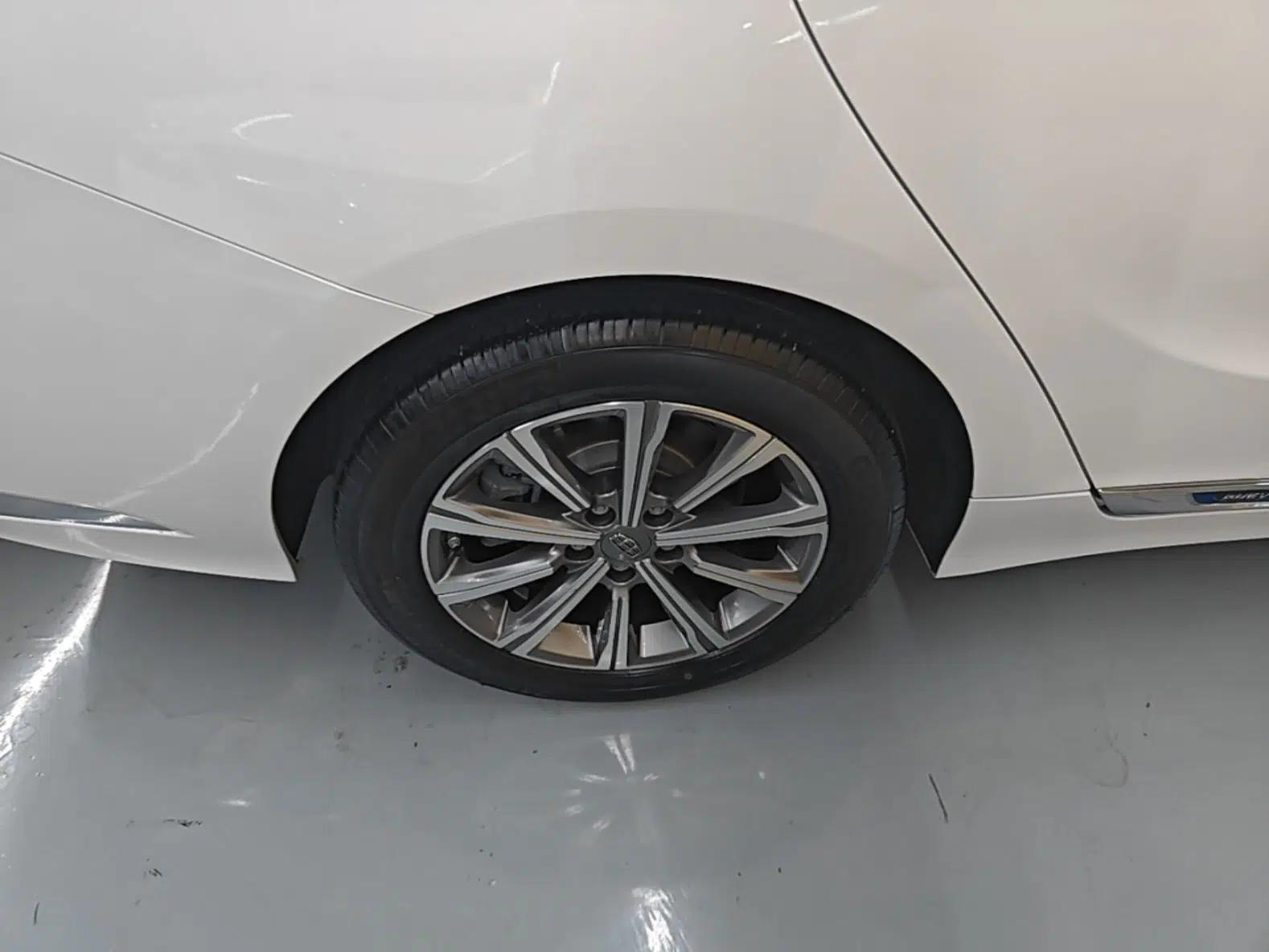 Geely Auto Emgrand GT New Energy 2020 1.5T PHEV Yaoxiang Edition — миниатюра 11