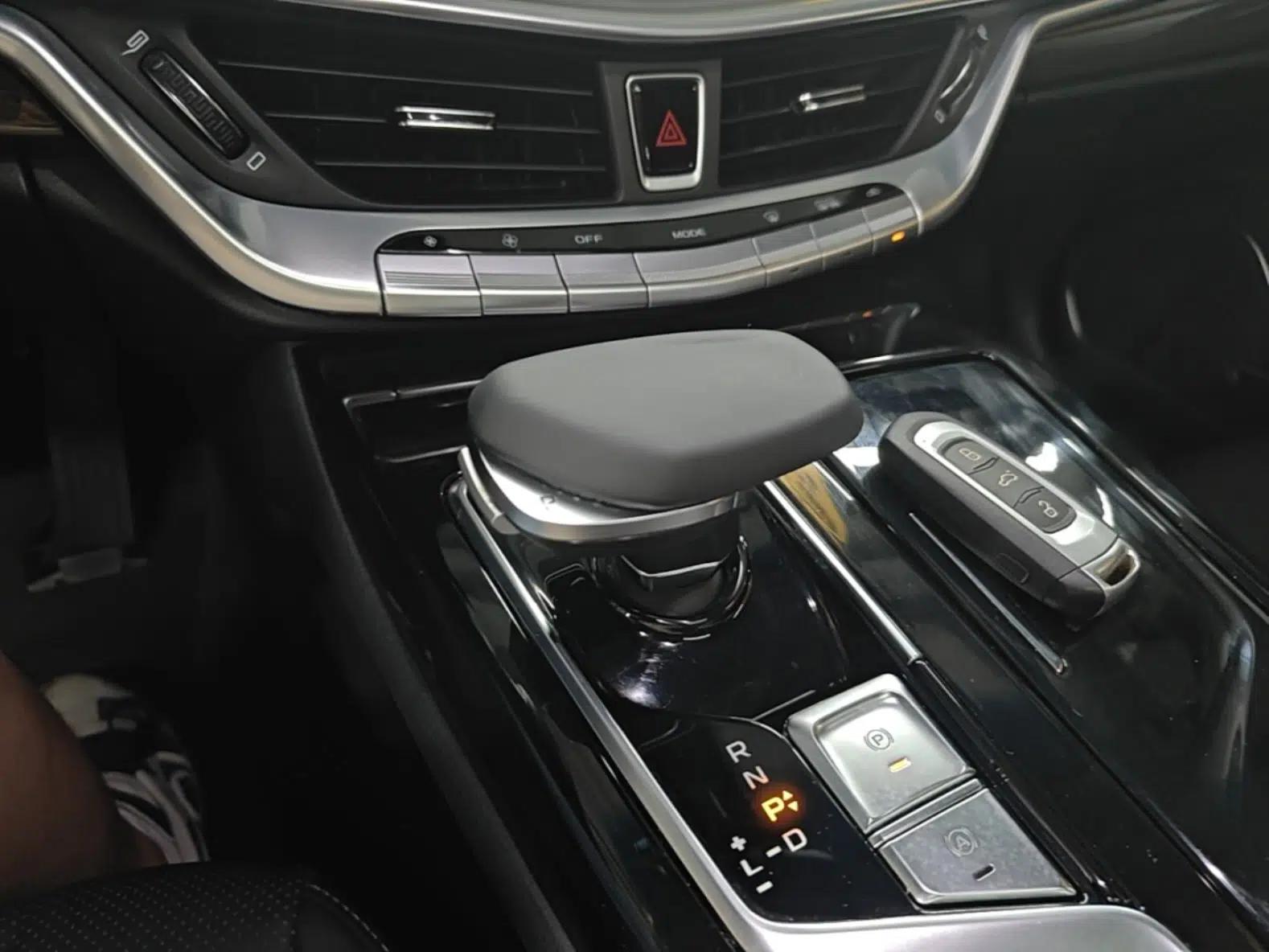 Geely Auto Emgrand GT New Energy 2020 1.5T PHEV Yaoxiang Edition — миниатюра 16