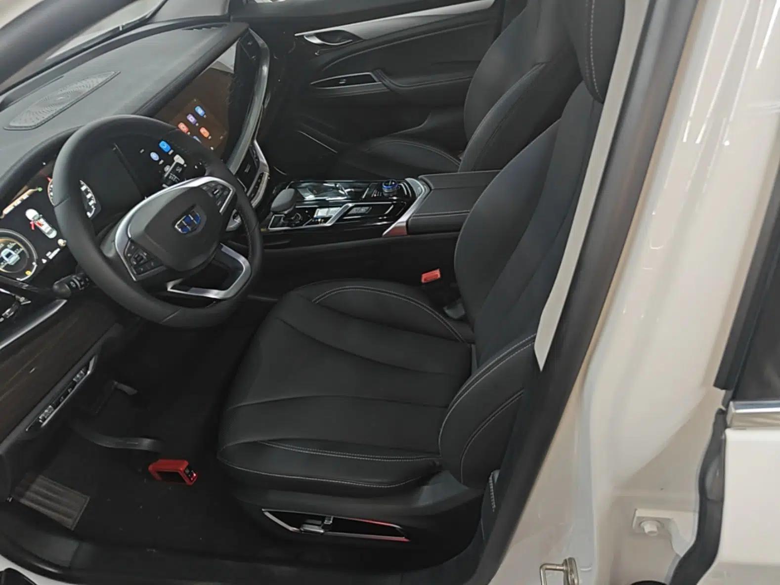 Geely Auto Emgrand GT New Energy 2020 1.5T PHEV Yaoxiang Edition — миниатюра 17
