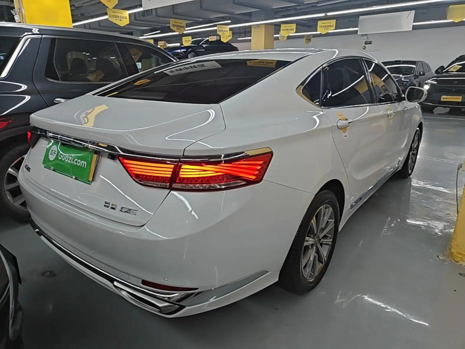 Geely Auto Emgrand GT New Energy 2020 1.5T PHEV Yaoxiang Edition — миниатюра 6