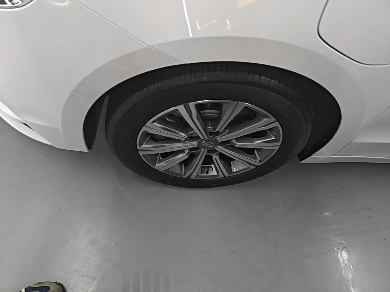 Geely Auto Emgrand GT New Energy 2020 1.5T PHEV Yaoxiang Edition — миниатюра 10