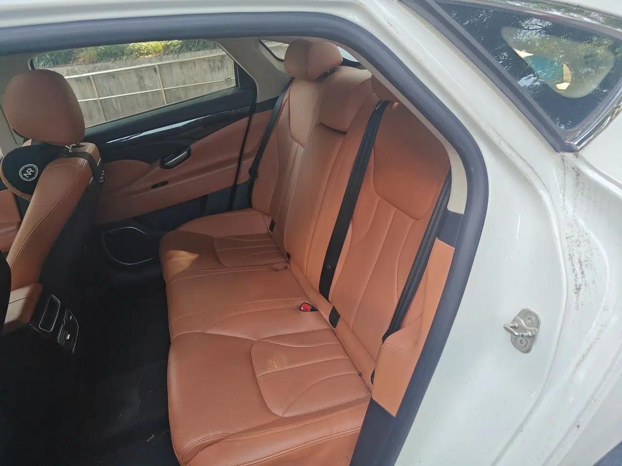 Geely Auto Emgrand GT 2016 1.8T Zunya Model — миниатюра 17