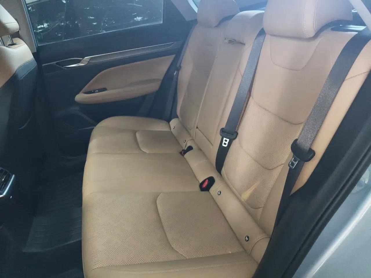 Geely Auto Emgrand L HiP 2024 Longteng Edition 1.5TD-DHT Pro 100KM Excellence Model — миниатюра 17