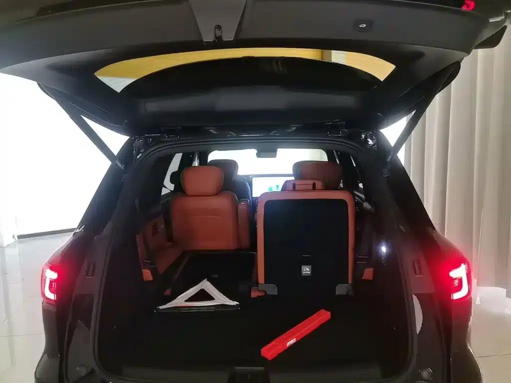 Galaxy M9 2025 210km/h AWD Navigator Edition — миниатюра 19