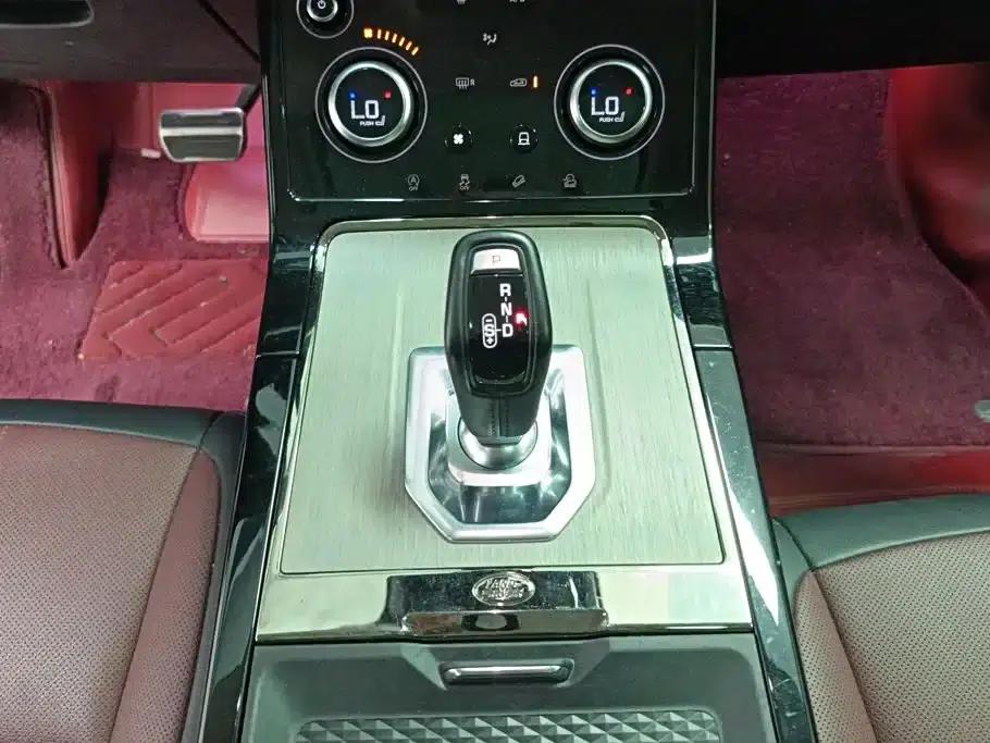 Range Rover Evoque 2021 Model: Evoque L 249PS R-Dynamic S Performance Edition — миниатюра 16