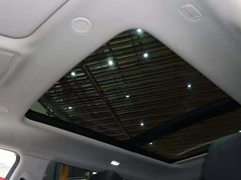 Range Rover Evoque 2021 Model: Evoque L 249PS R-Dynamic First Edition — миниатюра 15