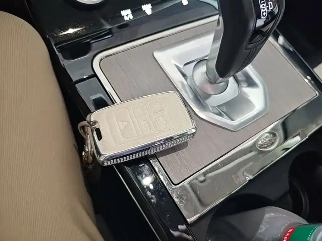 Range Rover Evoque 2023 Model, Evoque L 249PS Luxury Edition — миниатюра 9